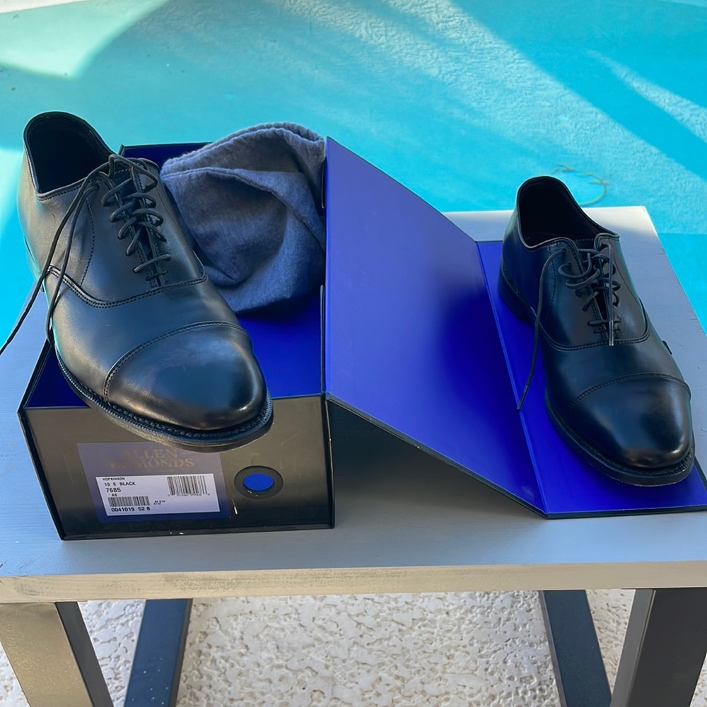 Great condition Allen Edmonds Hopkinson. Black